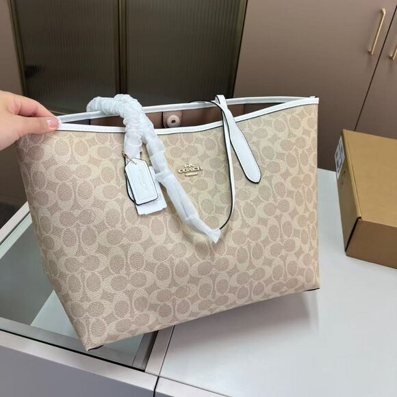 Coach City Tote Bag. size30×27 - Picture 2 of 7